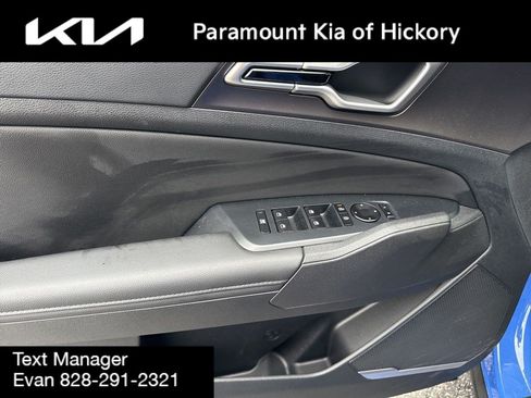 Used 2026 Kia Sportage EX FWD image 18