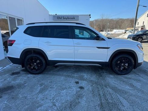New 2026 Volkswagen Atlas Peak Edition image 4