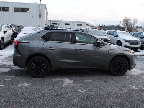 Used 2026 Subaru Solterra w/ Premium Convenience Package image 4