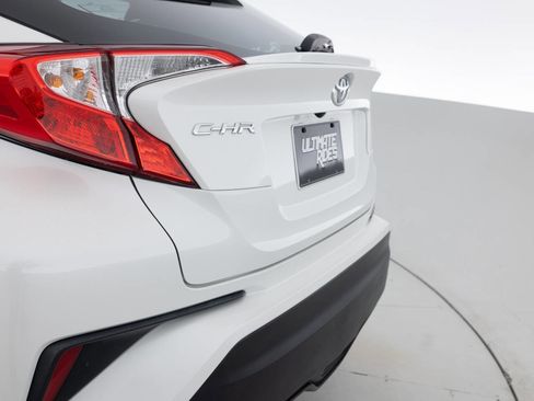 Used 2018 Toyota C-HR XLE image 16