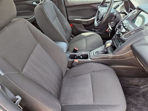Used 2017 Ford Focus SEL w/ Cold Weather Package FWD image 15