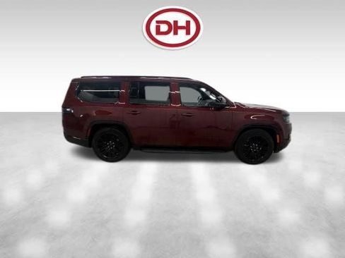 Used 2025 Jeep Wagoneer Series II w/ Convenience Group I AWD/4WD image 2