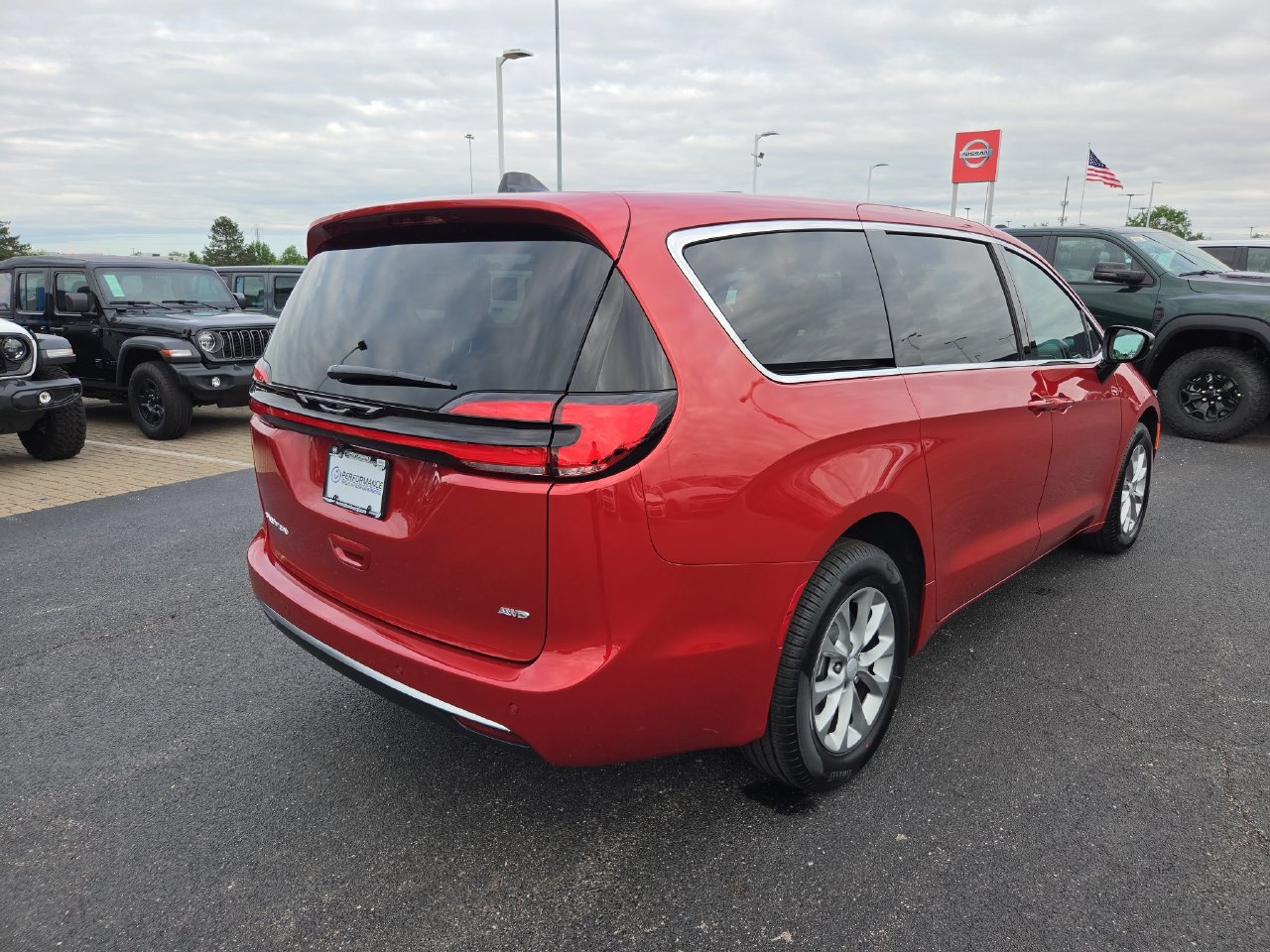 New 2027 Chrysler Pacifica Select AWD/4WD image 7