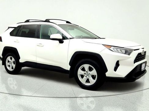 Used 2021 Toyota RAV4 XLE w/ Convenience Package AWD/4WD image 3