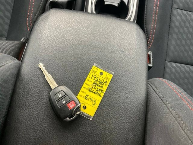 Used 2022 Toyota Tacoma SR5 AWD/4WD image 15
