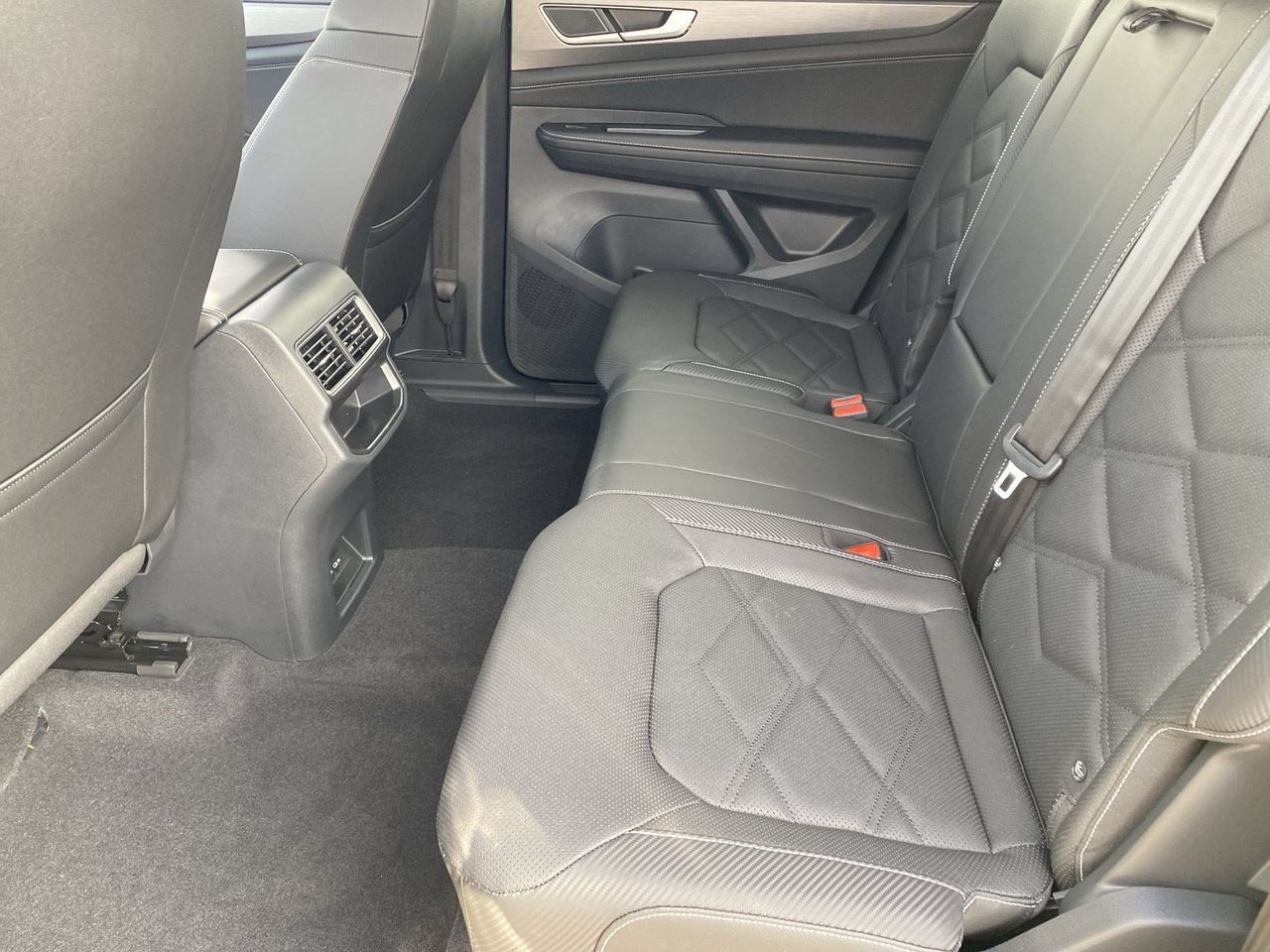 New 2026 Volkswagen Atlas Cross Sport SE FWD image 13