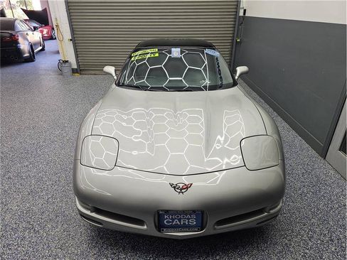 Used 2004 Chevrolet Corvette Coupe w/ Preferred Equipment Group RWD image 8