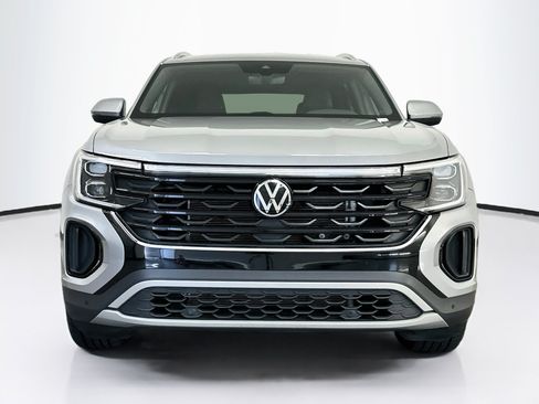 Used 2025 Volkswagen Atlas Cross Sport SE AWD/4WD image 2