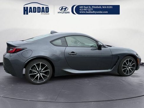 Used 2025 Toyota GR86 w/ ALL Weather Mat Package (TMS) RWD image 6