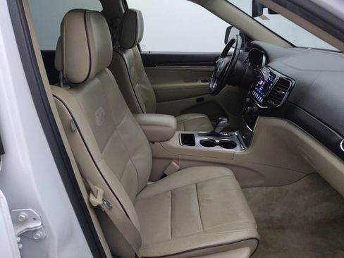 Used 2019 Jeep Grand Cherokee Overland RWD image 21