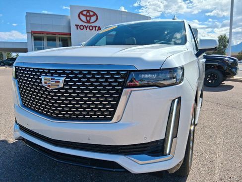 Used 2023 Cadillac Escalade Premium Luxury AWD/4WD image 12