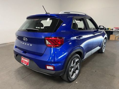 Used 2025 Hyundai Venue SEL FWD image 3