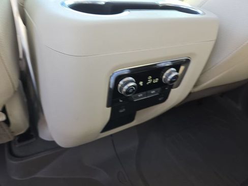 Used 2022 GMC Yukon Denali w/ Denali Premium Package AWD/4WD image 21