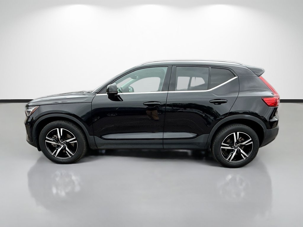 Used 2023 Volvo XC40 B5 Plus AWD/4WD image 6