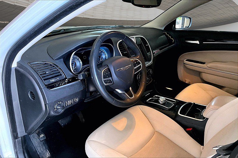 Used 2023 Chrysler 300 Touring w/ Sport Appearance Package RWD image 10