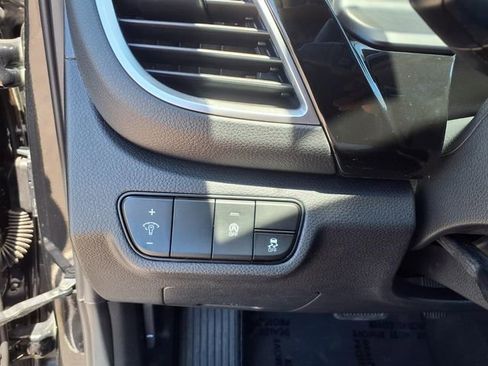 Used 2025 Kia Seltos S FWD image 12
