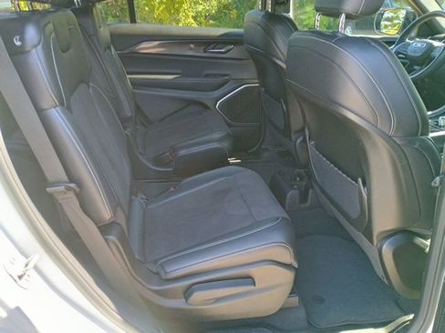 Used 2022 Jeep Grand Cherokee L Laredo image 17