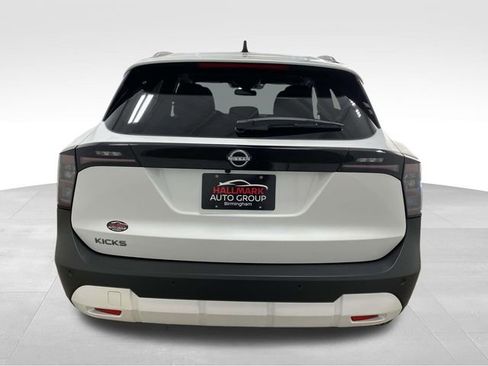 New 2026 Nissan Kicks SV w/ SV Premium Package FWD image 3