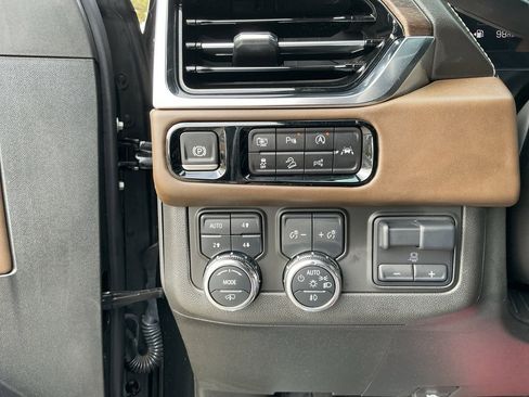 Used 2025 GMC Yukon Denali Ultimate image 18