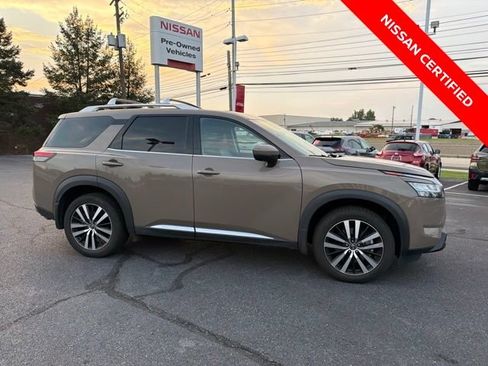 Certified 2023 Nissan Pathfinder Platinum AWD/4WD image 9