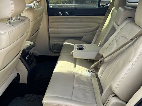 Used 2013 Lincoln MKT EcoBoost image 10