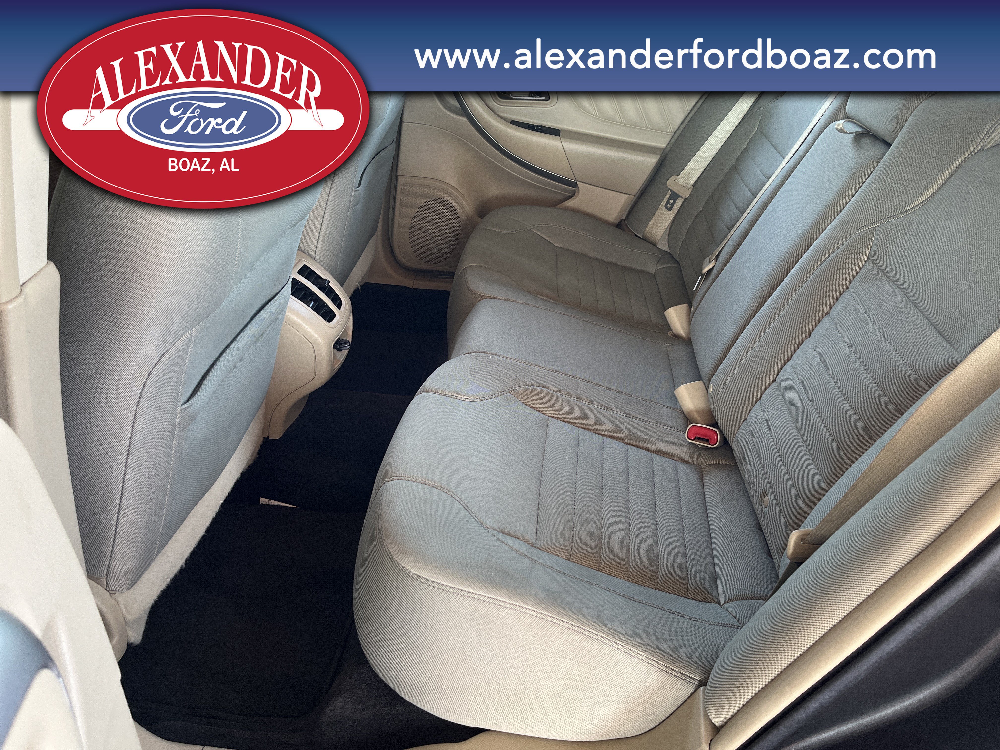 Used 2018 Ford Taurus SE FWD image 11