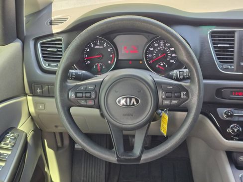 Used 2018 Kia Sedona L FWD image 15