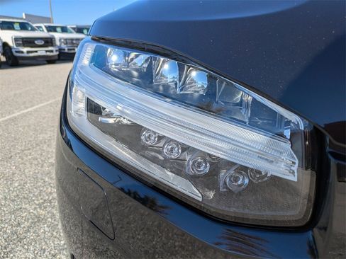 Certified 2024 Volvo XC90 B6 Ultimate w/ Lounge Package image 10