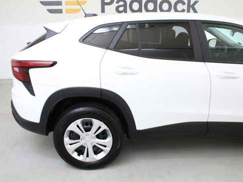 Used 2025 Chevrolet Trax LS image 10
