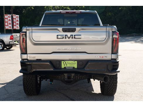 New 2026 GMC Sierra 2500 AT4X w/ LPO, Black Badging Package AWD/4WD image 7