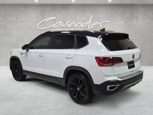 Used 2023 Volkswagen Taos SE w/ Panoramic Sunroof Package image 14