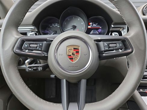 Used 2023 Porsche Macan S image 9