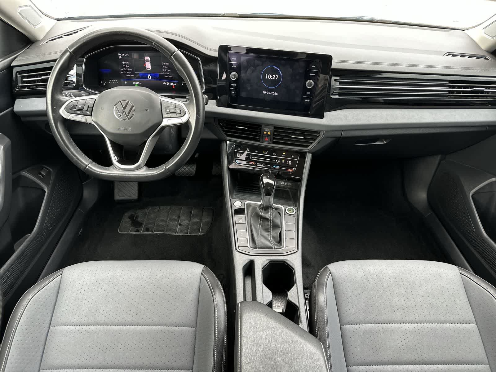 Used 2025 Volkswagen Jetta SE FWD image 19