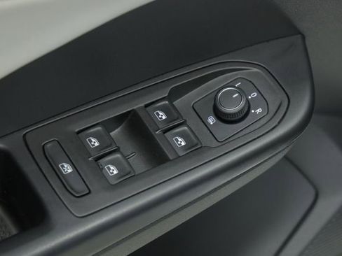New 2025 Volkswagen Taos SE AWD/4WD image 32