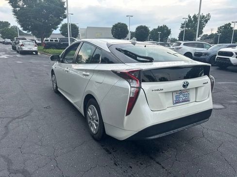 Used 2016 Toyota Prius Two FWD image 7