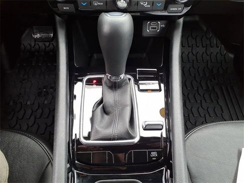 Used 2023 Jeep Compass Limited image 21