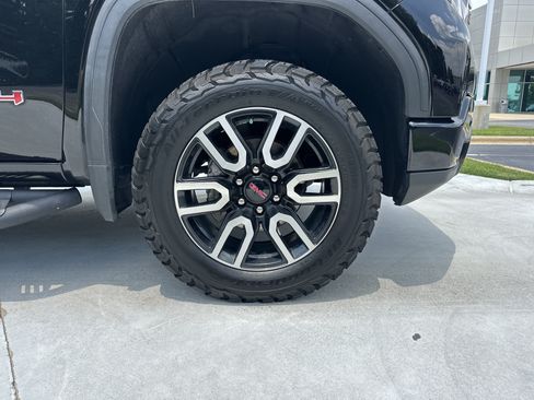 Used 2023 GMC Sierra 1500 AT4 w/ AT4 Premium Package AWD/4WD image 13