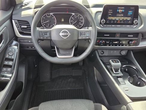 Used 2026 Nissan Rogue SV w/ Cold Weather Package FWD image 11