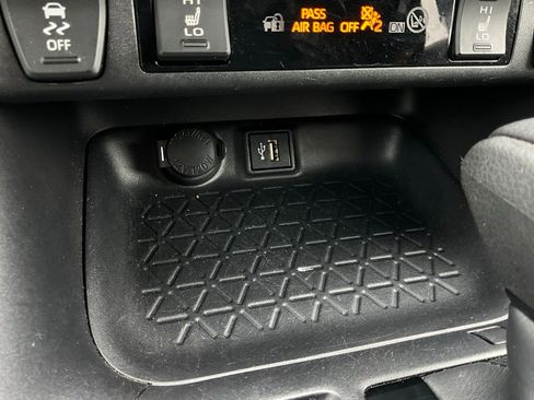 Used 2025 Toyota RAV4 XLE image 25