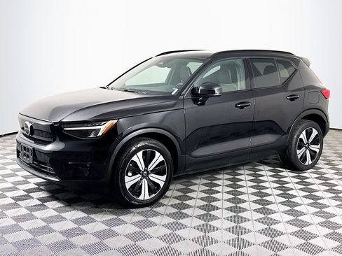 Used 2023 Volvo XC40 Recharge Plus image 4