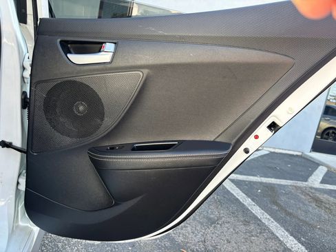 Used 2015 Hyundai Veloster Turbo image 28