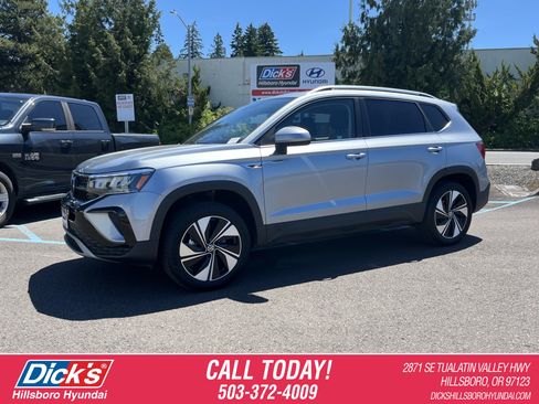 Used 2024 Volkswagen Taos SE w/ Panoramic Sunroof Package AWD/4WD image 1