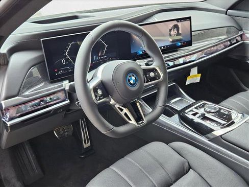 New 2025 BMW 750e xDrive image 3