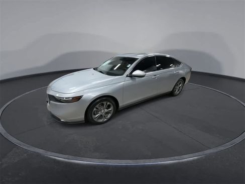 Used 2023 Honda Accord EX image 4