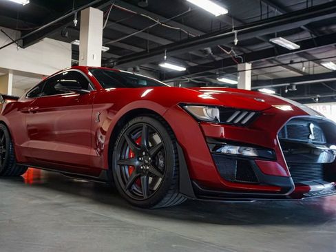 Used 2021 Ford Mustang Shelby GT500 w/ Carbon Fiber Track Pack image 2