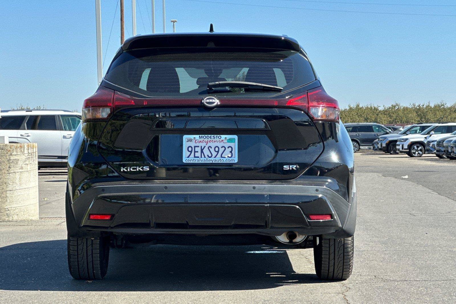 Used 2023 Nissan Kicks SR w/ SR Premium Package FWD image 4
