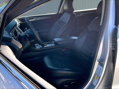 Used 2017 Ford Fusion SE w/ Equipment Group 201A image 26