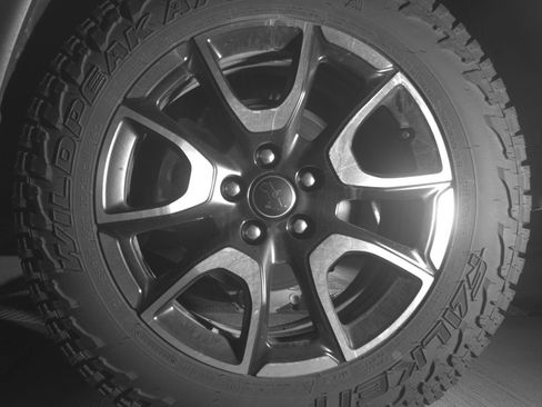 Used 2025 Jeep Compass Trailhawk image 14