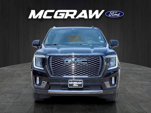 Used 2024 GMC Yukon Denali Ultimate AWD/4WD image 3