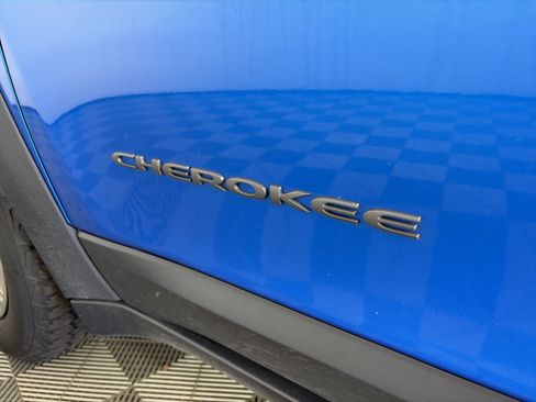 Used 2020 Jeep Cherokee Trailhawk AWD/4WD image 13